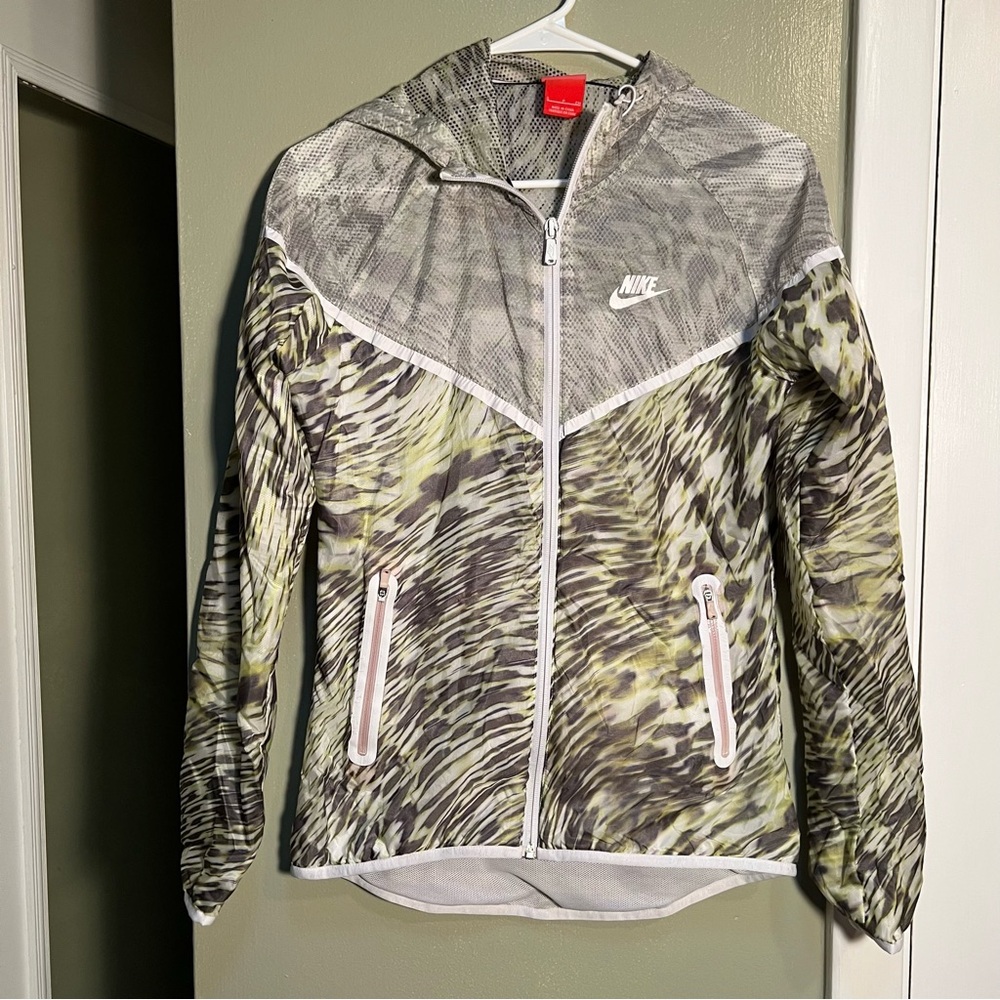 Nike Tech Hyperfuse Windrunner Jacket Green S - image 4